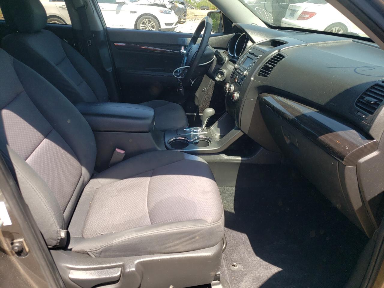 Photo 5 from auction – 2012 KIA SORENTO BA with VIN 5XYKT4A10CG299051