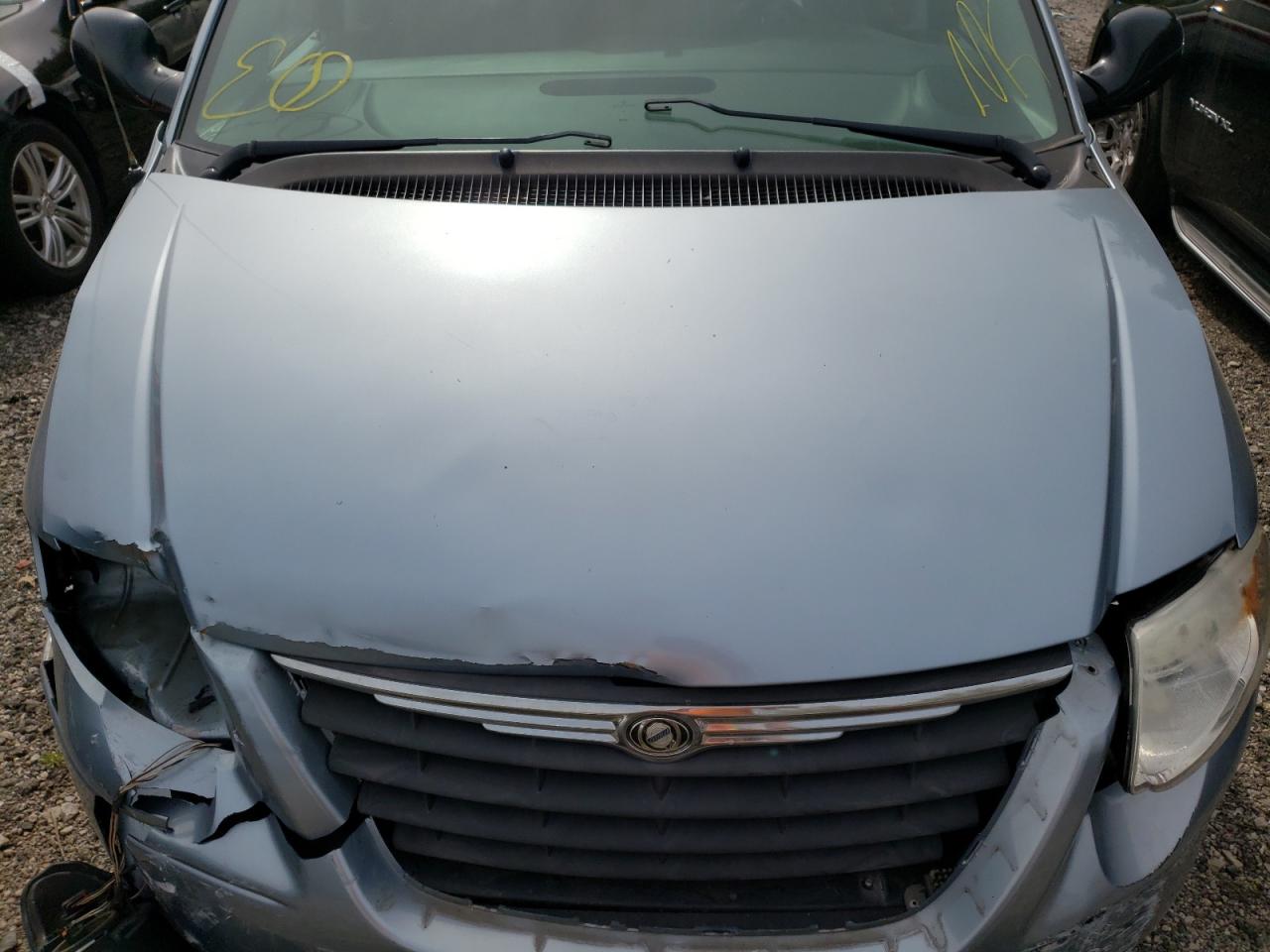 Photo 7 from auction – 2005 CHRYSLER TOWN & COU with VIN 2C4GP54LX5R467418