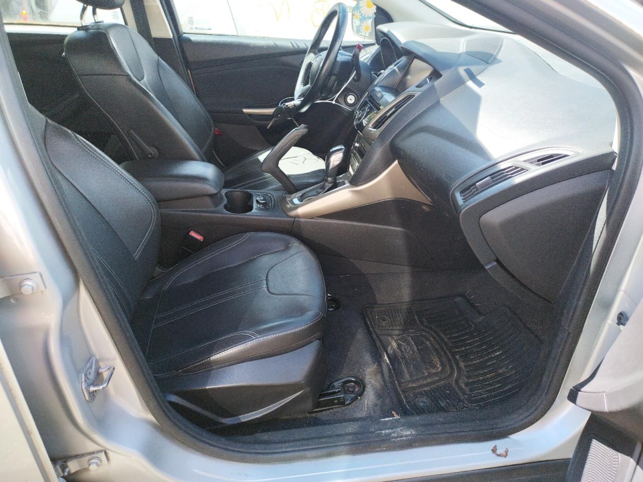Photo 5 from auction – 2012 FORD FOCUS SEL with VIN 1FAHP3M28CL237632