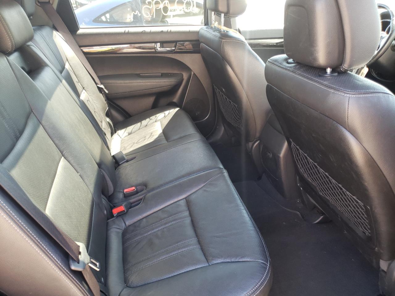 Photo 6 from auction – 2013 KIA SORENTO SX with VIN 5XYKWDA22DG317602