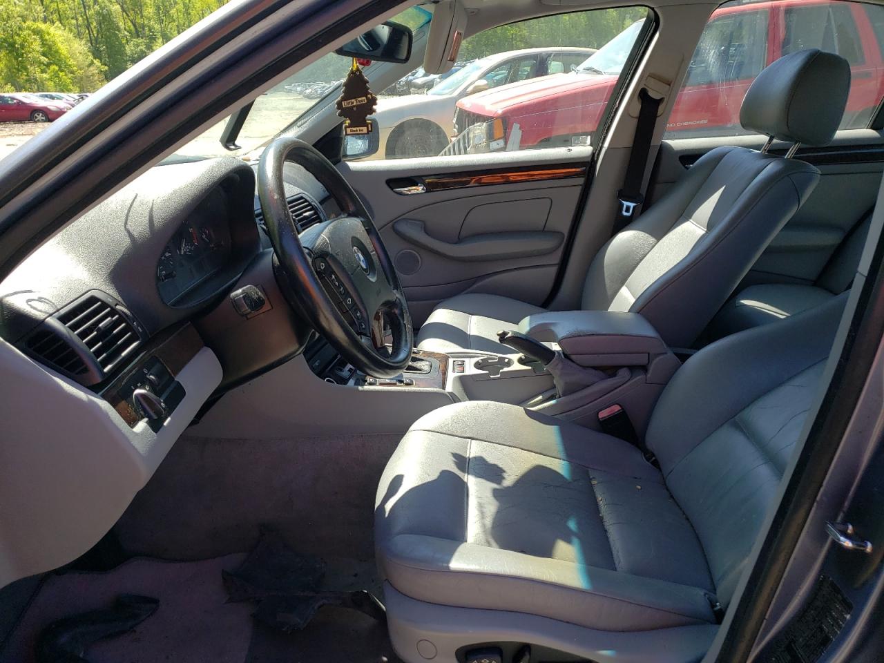 Photo 5 from auction – 2001 BMW 325 I with VIN WBAAV33401FU81126