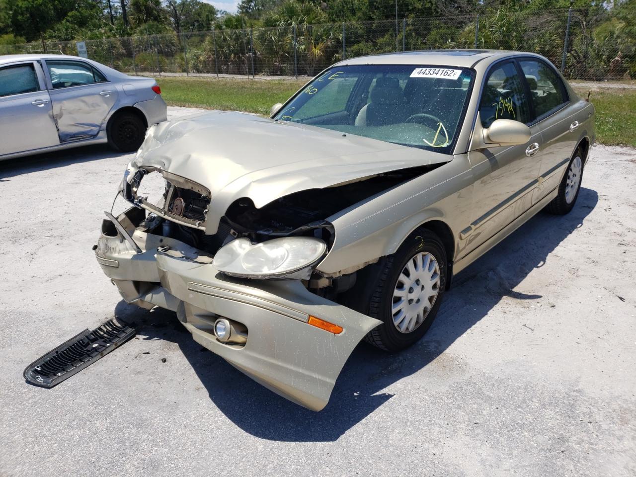 Photo 2 from auction – 2004 HYUNDAI SONATA GL with VIN KMHWF25H44A037423