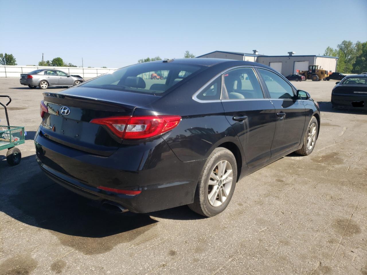 Photo 4 from auction – 2017 HYUNDAI SONATA SE with VIN 5NPE24AF5HH516296