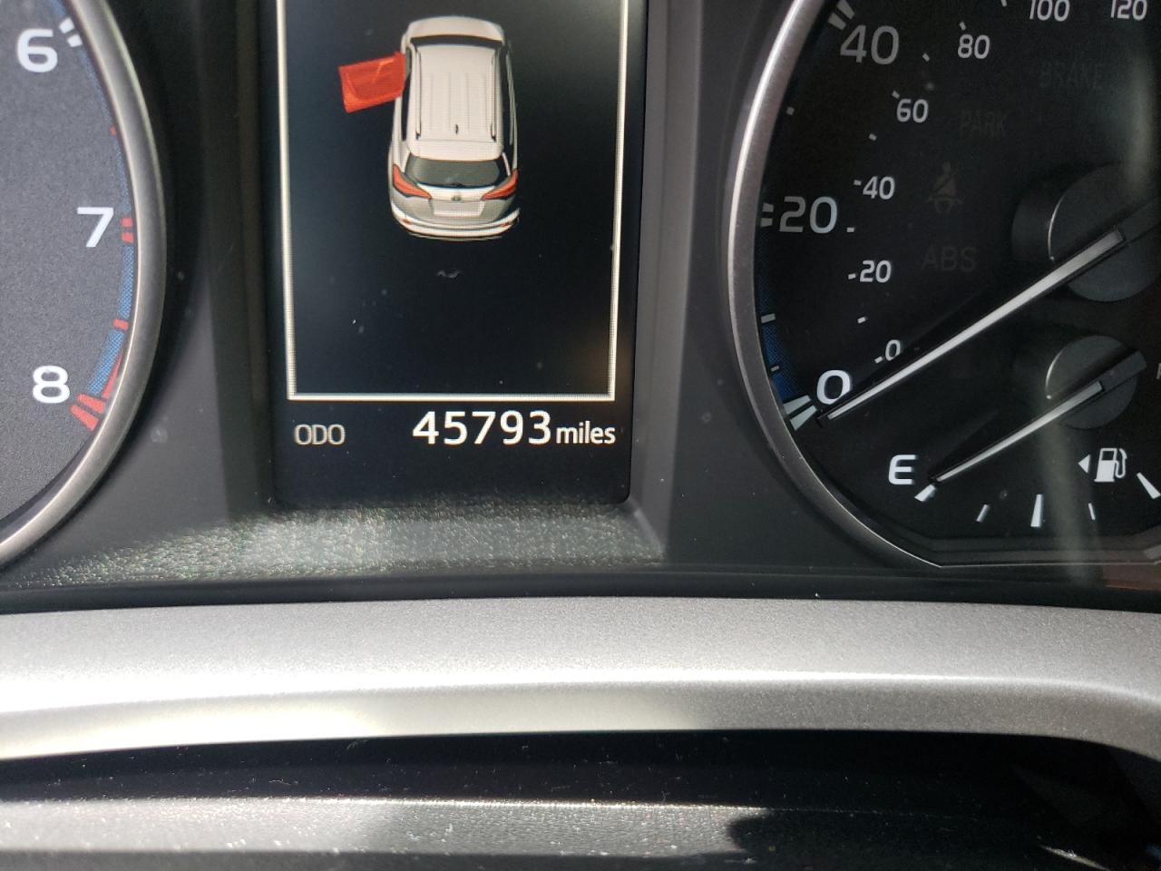 Photo 8 from auction – 2017 TOYOTA RAV4 XLE with VIN JTMRFREV7HJ712865