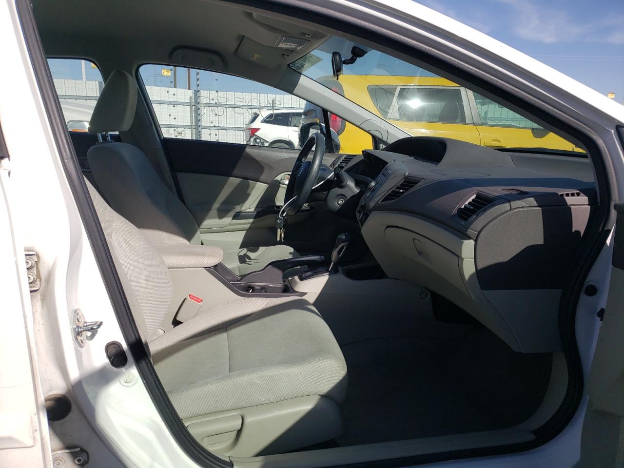 Photo 5 from auction – 2012 HONDA CIVIC LX with VIN 2HGFB2F59CH609642