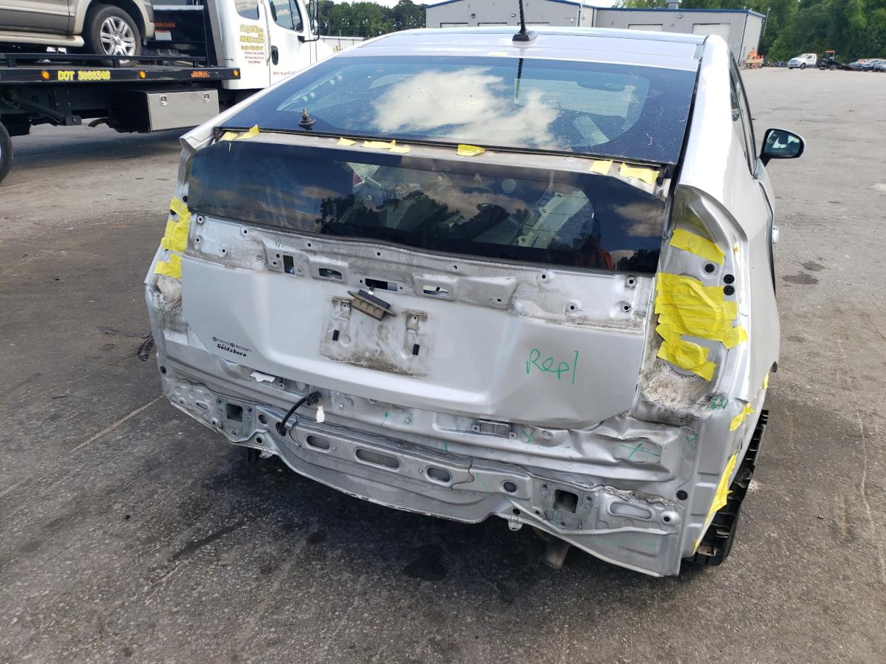 Photo 9 from auction – 2011 TOYOTA PRIUS with VIN JTDKN3DU3B0278807