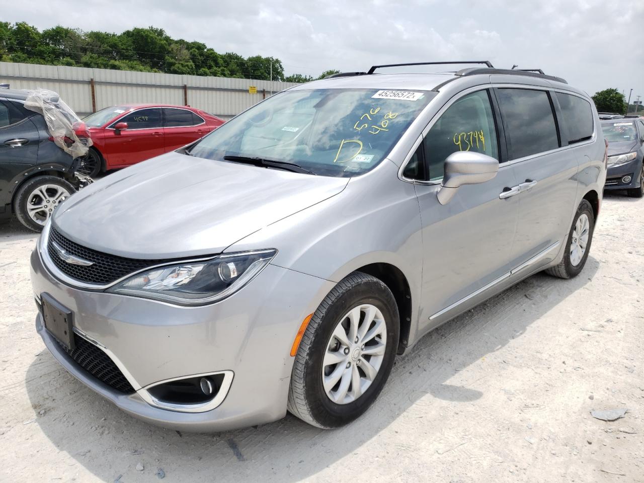 Photo 9 from auction – 2017 CHRYSLER PACIFICA T with VIN 2C4RC1BG5HR576408