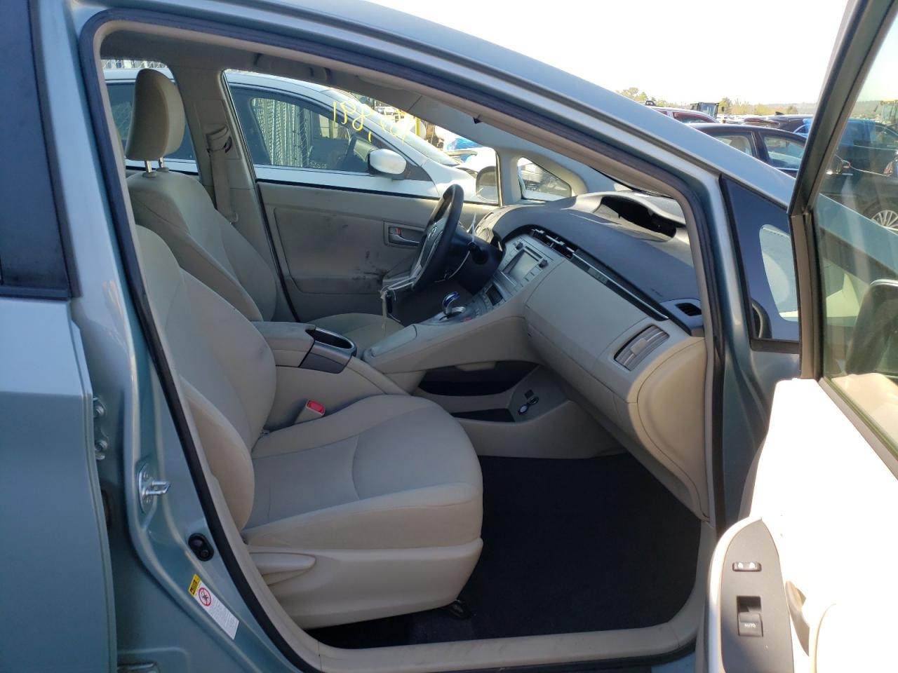 Photo 5 from auction – 2013 TOYOTA PRIUS with VIN JTDKN3DU4D1727988