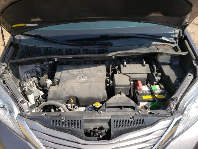 Photo 2 from auction – 2015 TOYOTA SIENNA XLE with VIN 5TDDK3DCXFS123201
