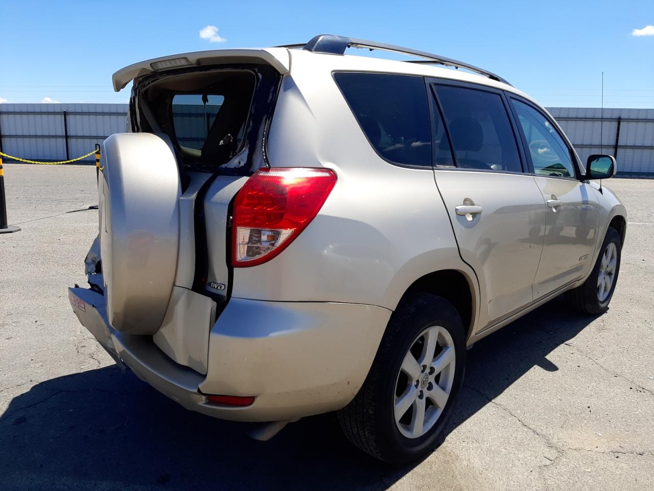 Photo 4 from auction – 2007 TOYOTA RAV4 LIMIT with VIN JTMBD31V375104309