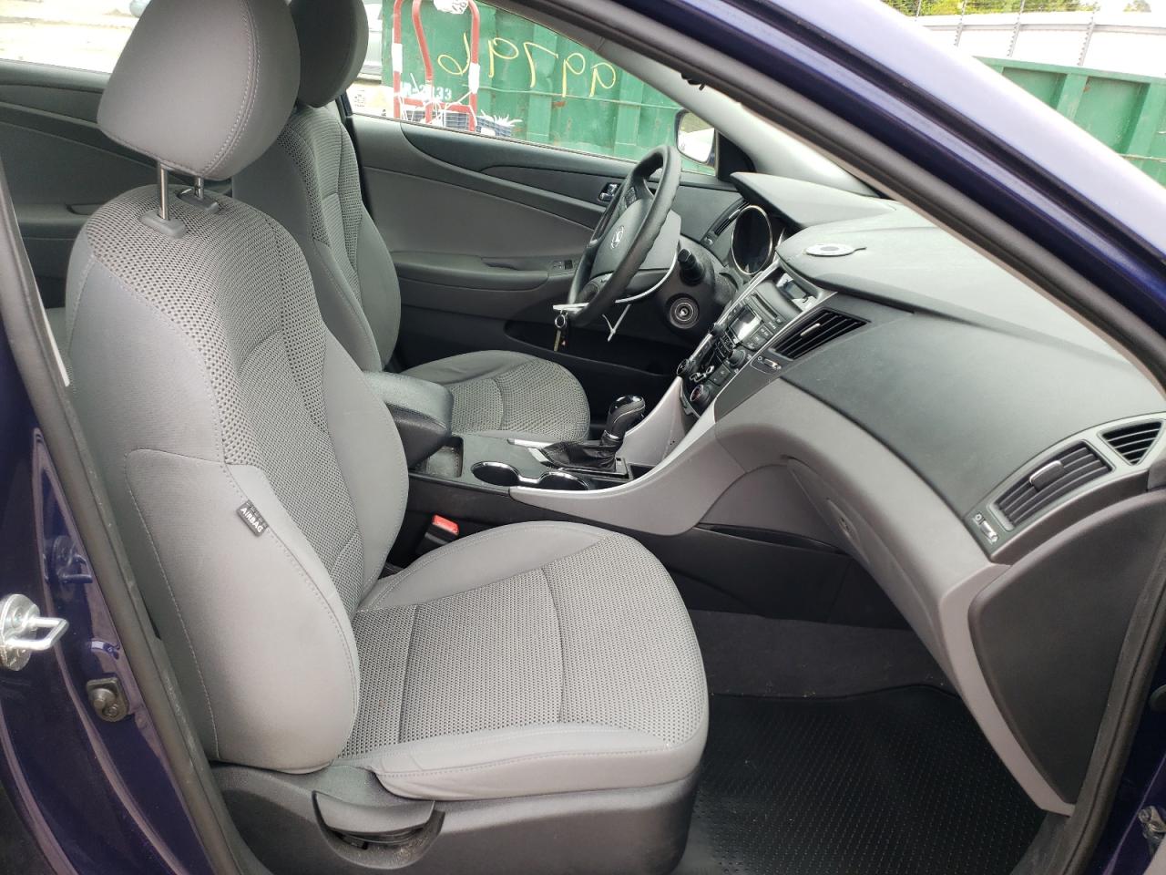 Photo 5 from auction – 2012 HYUNDAI SONATA with VIN 5NPEB4AC5CH498459