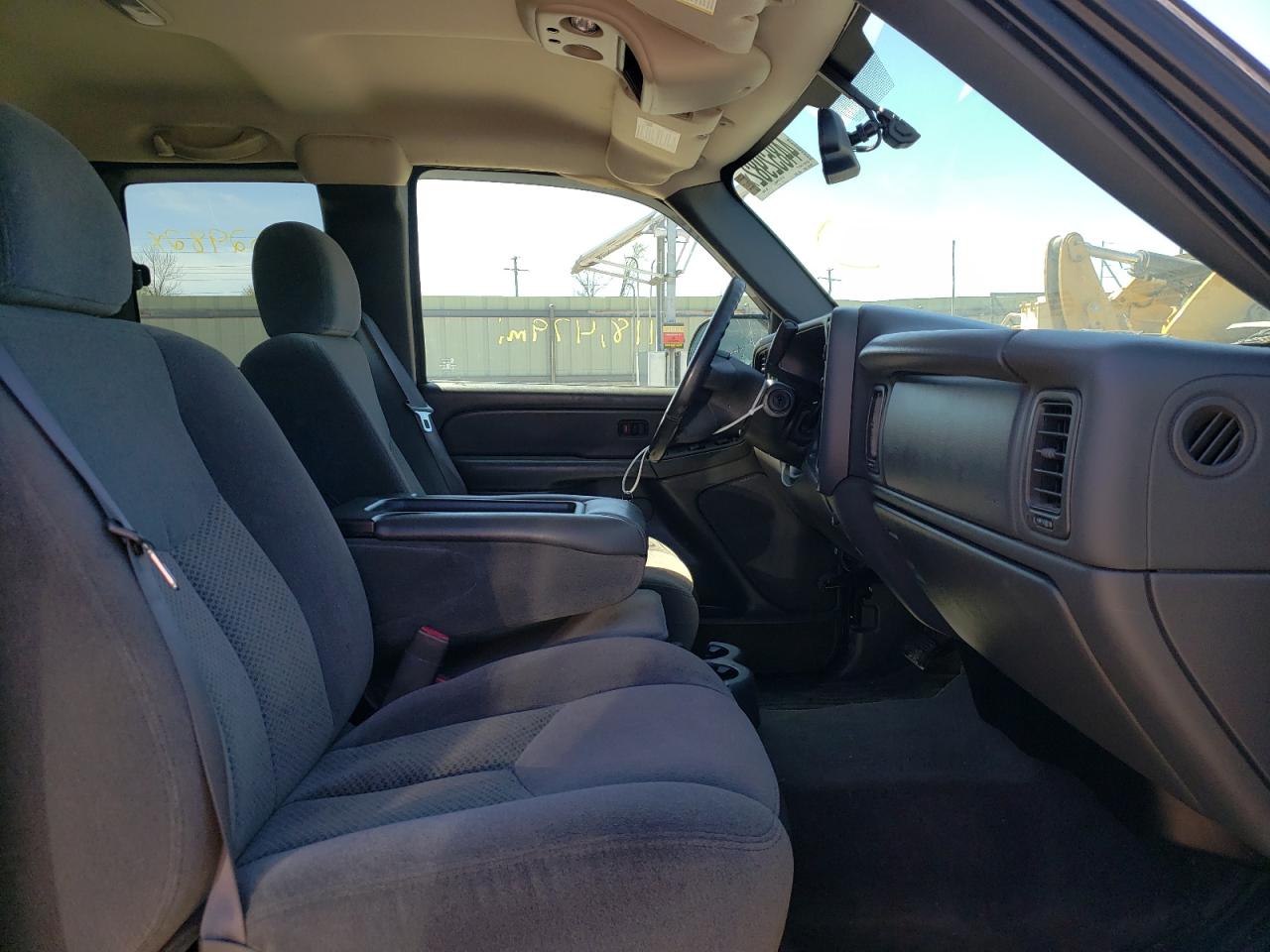 Photo 5 from auction – 2005 CHEVROLET SILVERADO with VIN 1GCEK19B75Z307890