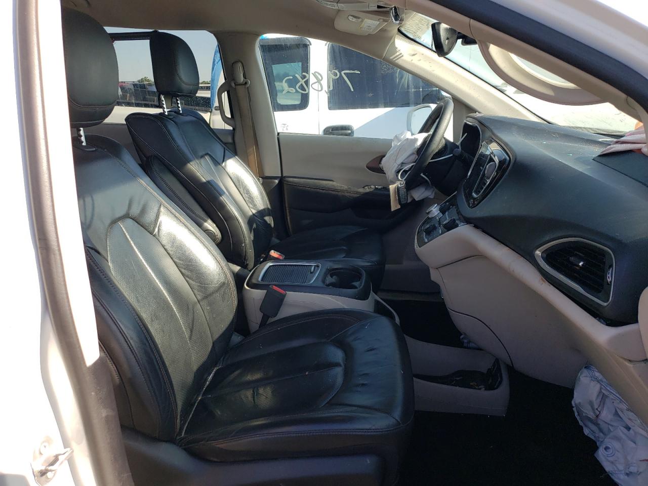 Photo 5 from auction – 2017 CHRYSLER PACIFICA T with VIN 2C4RC1EG3HR518647