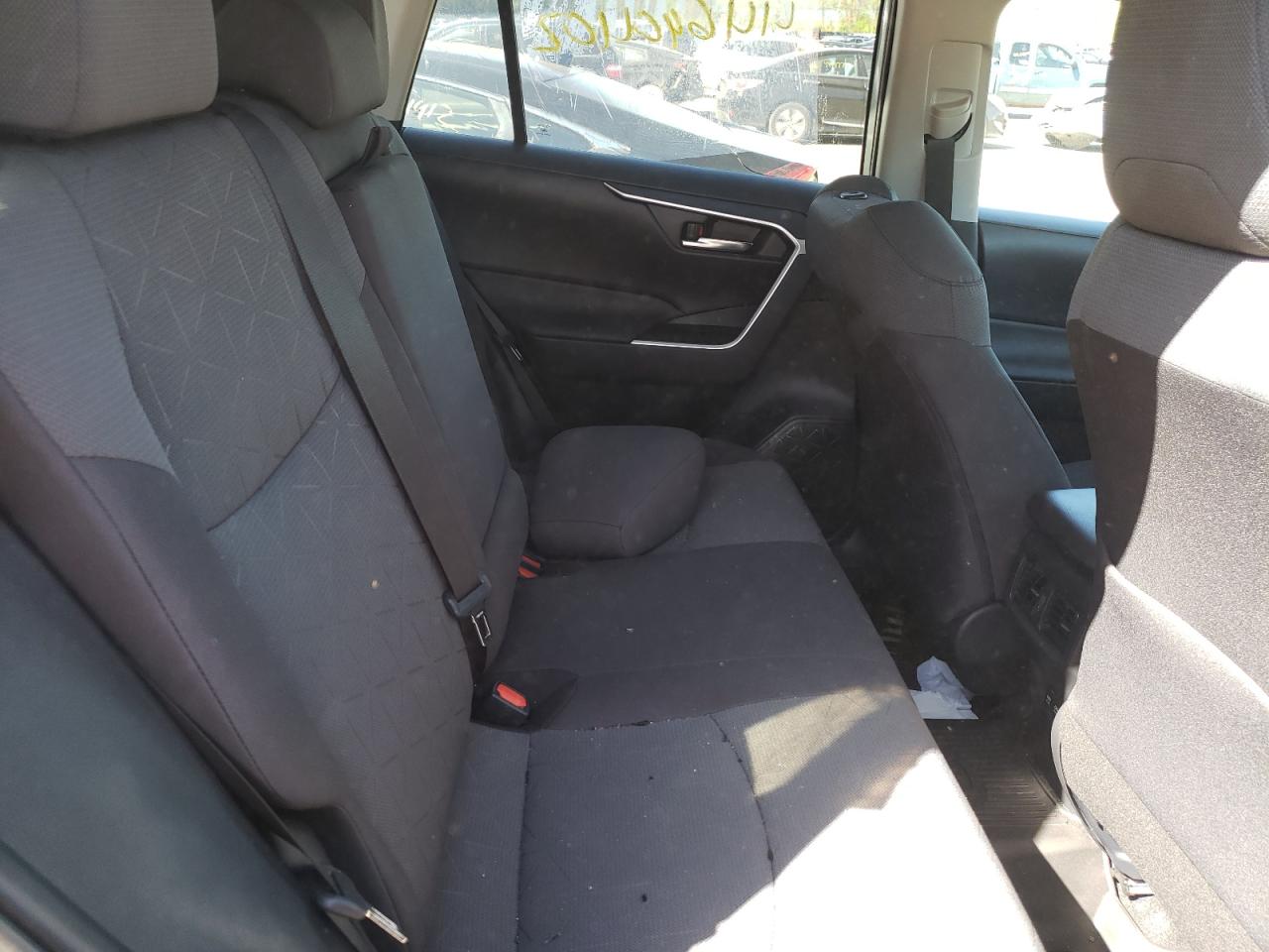 Photo 6 from auction – 2021 TOYOTA RAV4 XLE with VIN 2T3P1RFV4MW151329