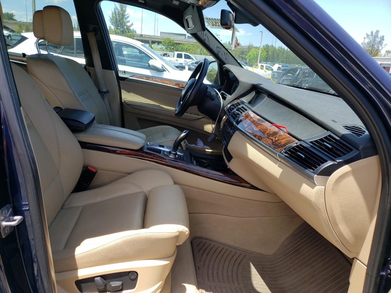 Photo 5 from auction – 2011 BMW X5 XDRIVE3 with VIN 5UXZV4C52BL415151