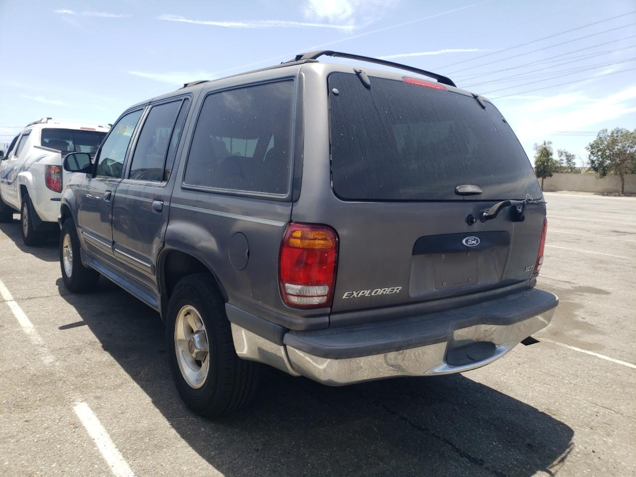 Photo 3 from auction – 1998 FORD EXPLORER with VIN 1FMZU32E0WZA35434