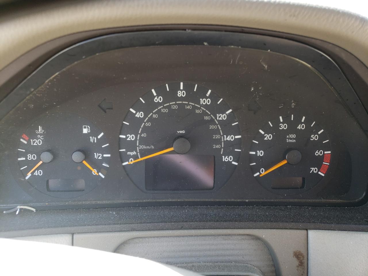 Photo 8 from auction – 2000 MERCEDES-BENZ E 320 with VIN WDBJF65J9YB089833