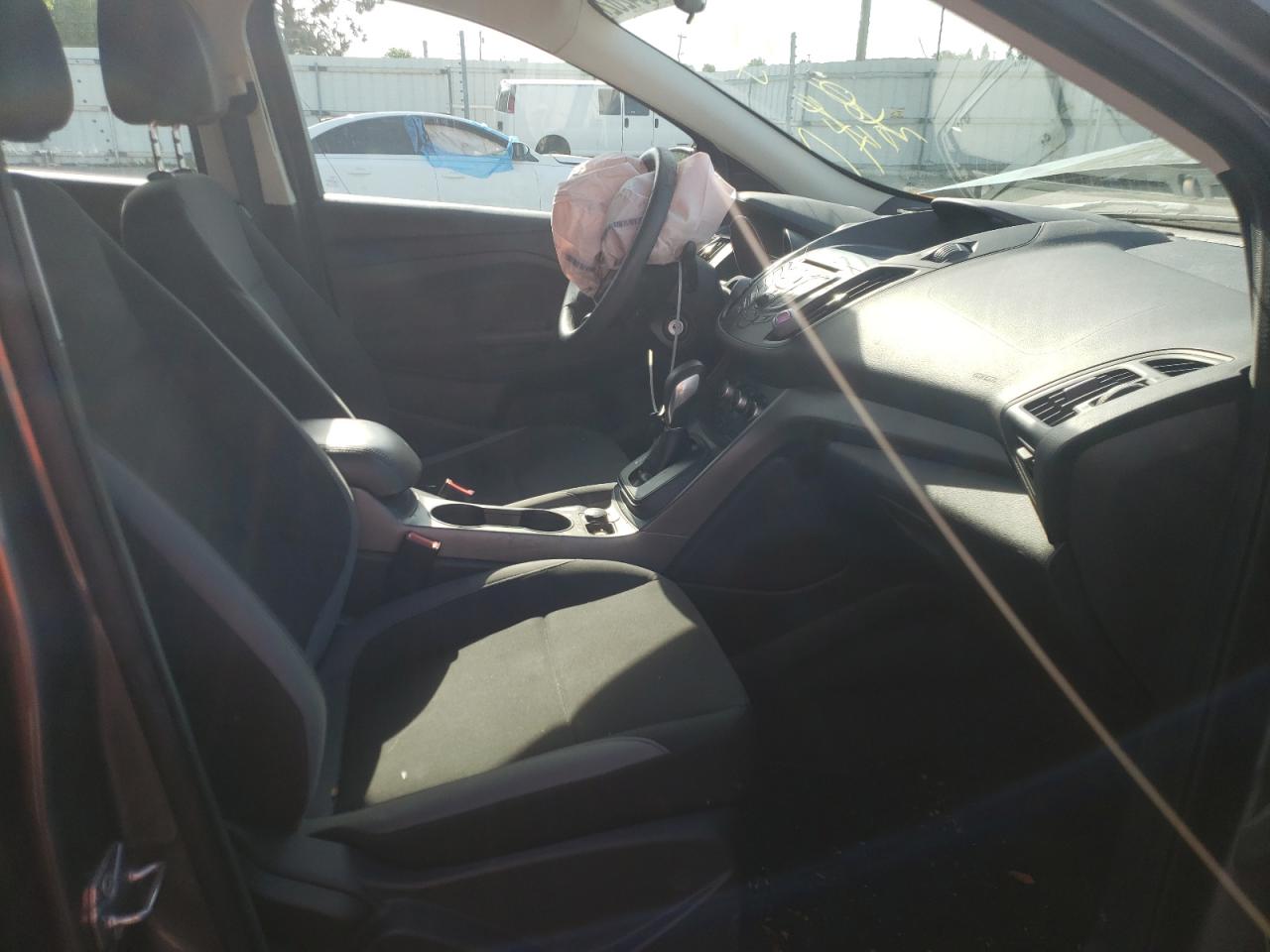 Photo 5 from auction – 2013 FORD ESCAPE S with VIN 1FMCU0F77DUA84933