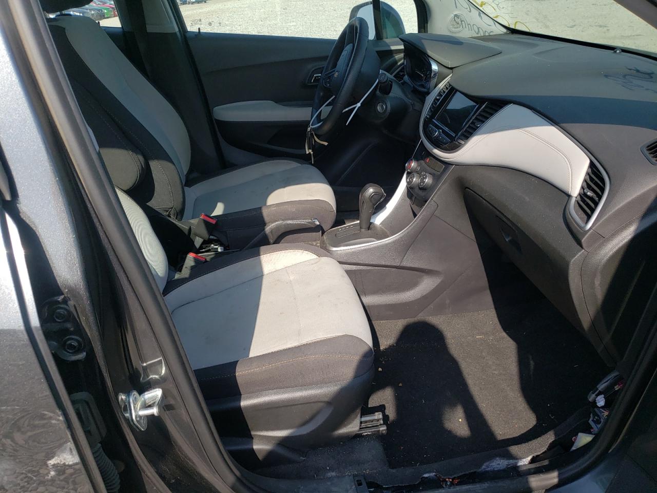 Photo 5 from auction – 2019 CHEVROLET TRAX LS with VIN 3GNCJKSB6KL172096
