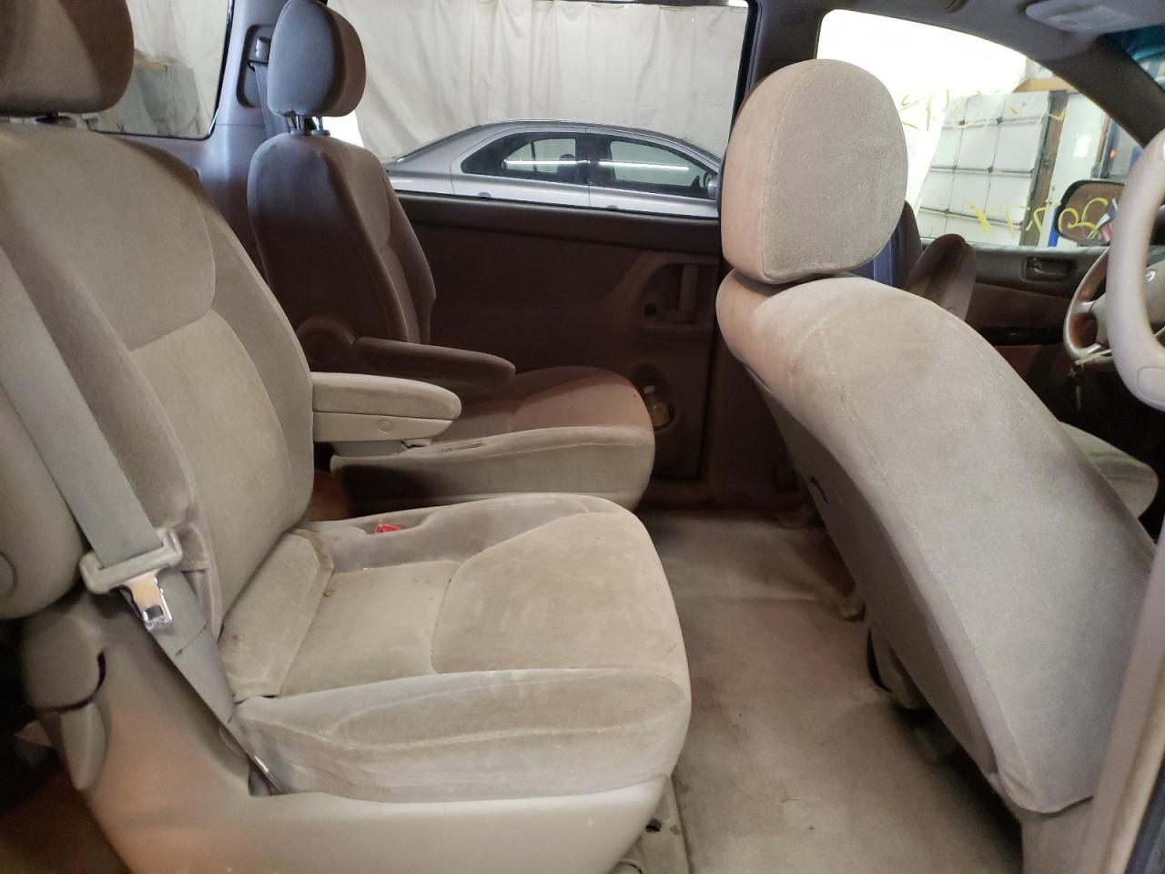 Photo 6 from auction – 2004 TOYOTA SIENNA CE with VIN 5TDZA23CX4S012956