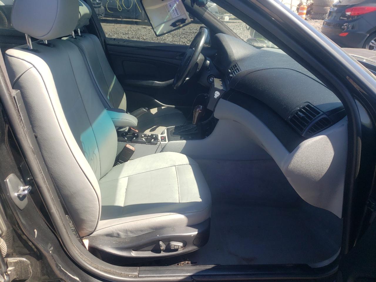 Photo 5 from auction – 2003 BMW 325 XI with VIN WBAEU33423PM58819