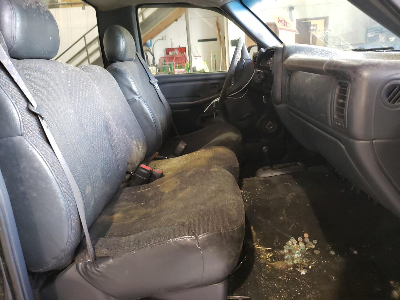 Photo 5 from auction – 2000 CHEVROLET SILVERADO with VIN 1GCEK14W3YZ132567