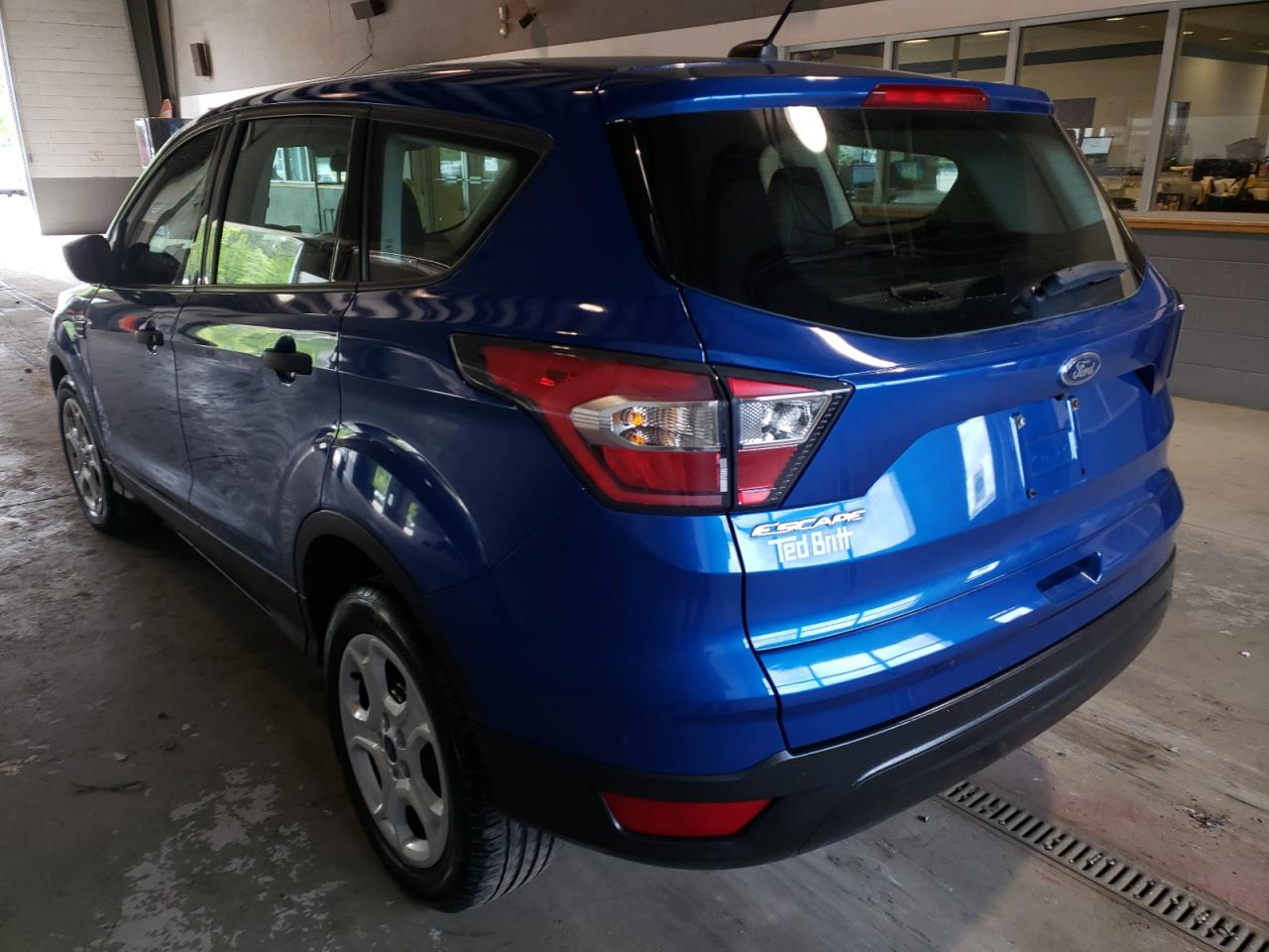 Photo 3 from auction – 2017 FORD ESCAPE S with VIN 1FMCU0F70HUA58311