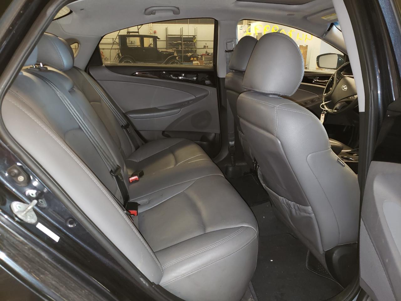 Photo 6 from auction – 2011 HYUNDAI SONATA SE with VIN 5NPEC4AC4BH131502