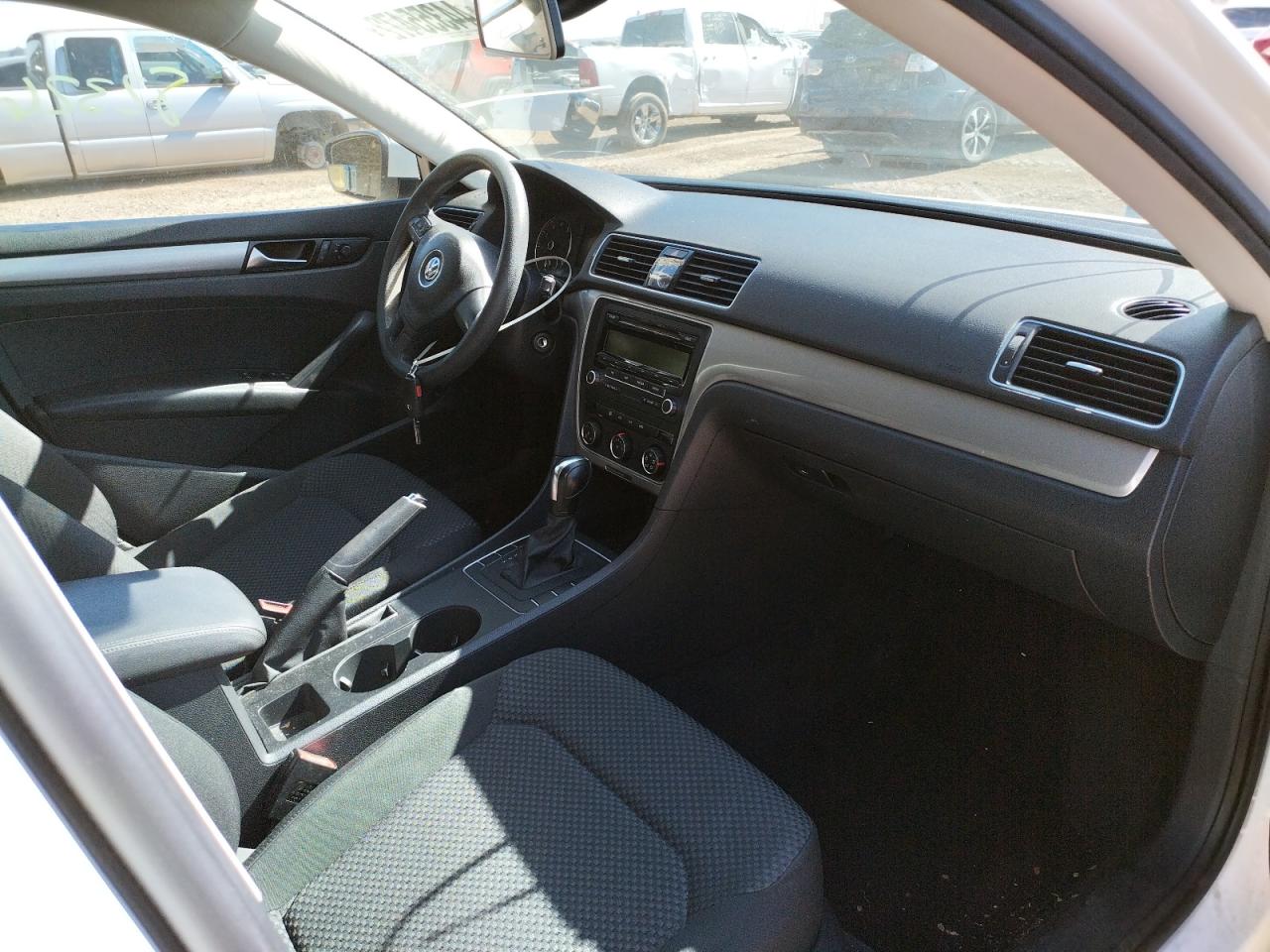 Photo 5 from auction – 2014 VOLKSWAGEN PASSAT S with VIN 1VWAT7A35EC023841
