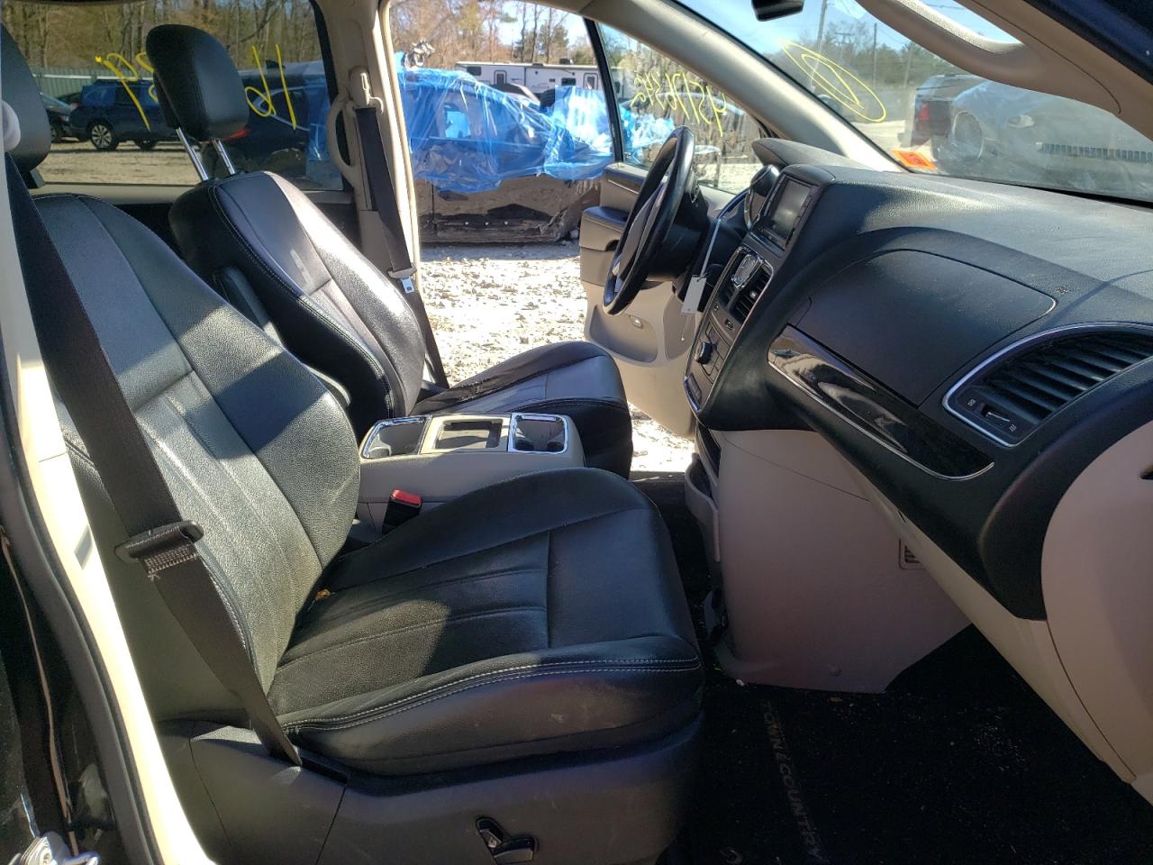 Photo 5 from auction – 2012 CHRYSLER TOWN & COU with VIN 2C4RC1BG5CR189222