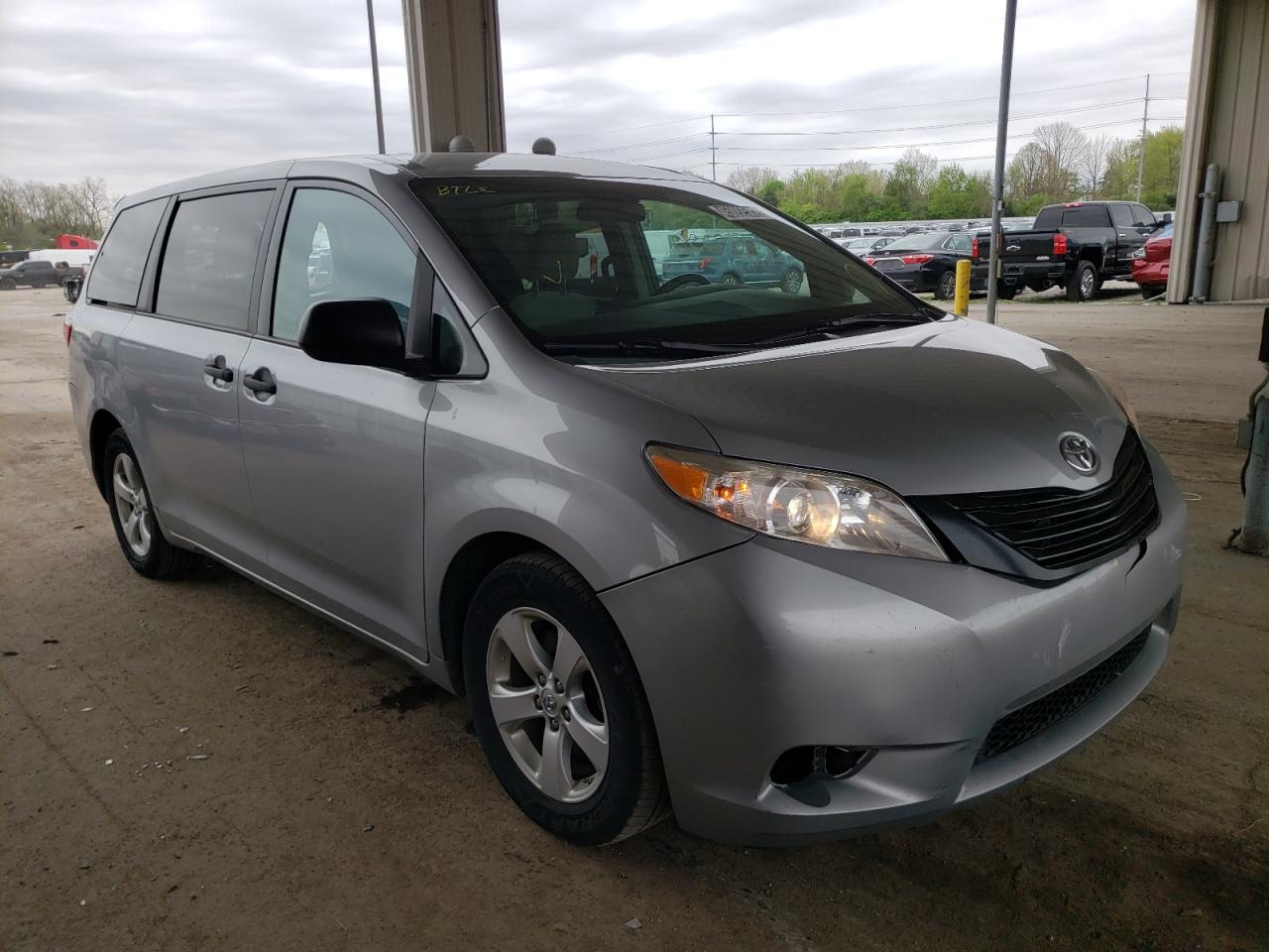Photo 1 from auction – 2015 TOYOTA SIENNA with VIN 5TDZK3DC4FS576378