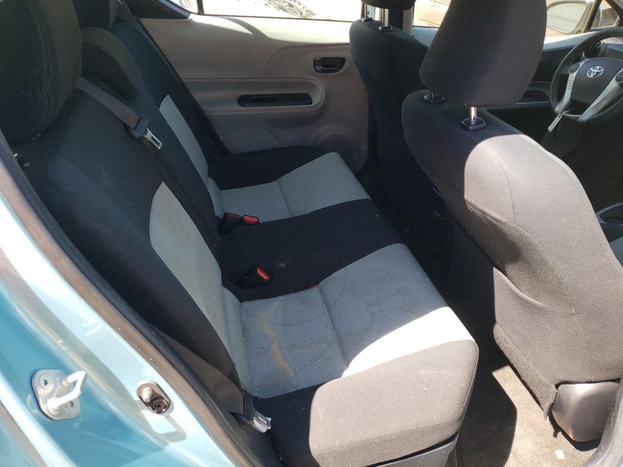Photo 6 from auction – 2012 TOYOTA PRIUS C with VIN JTDKDTB32C1011778