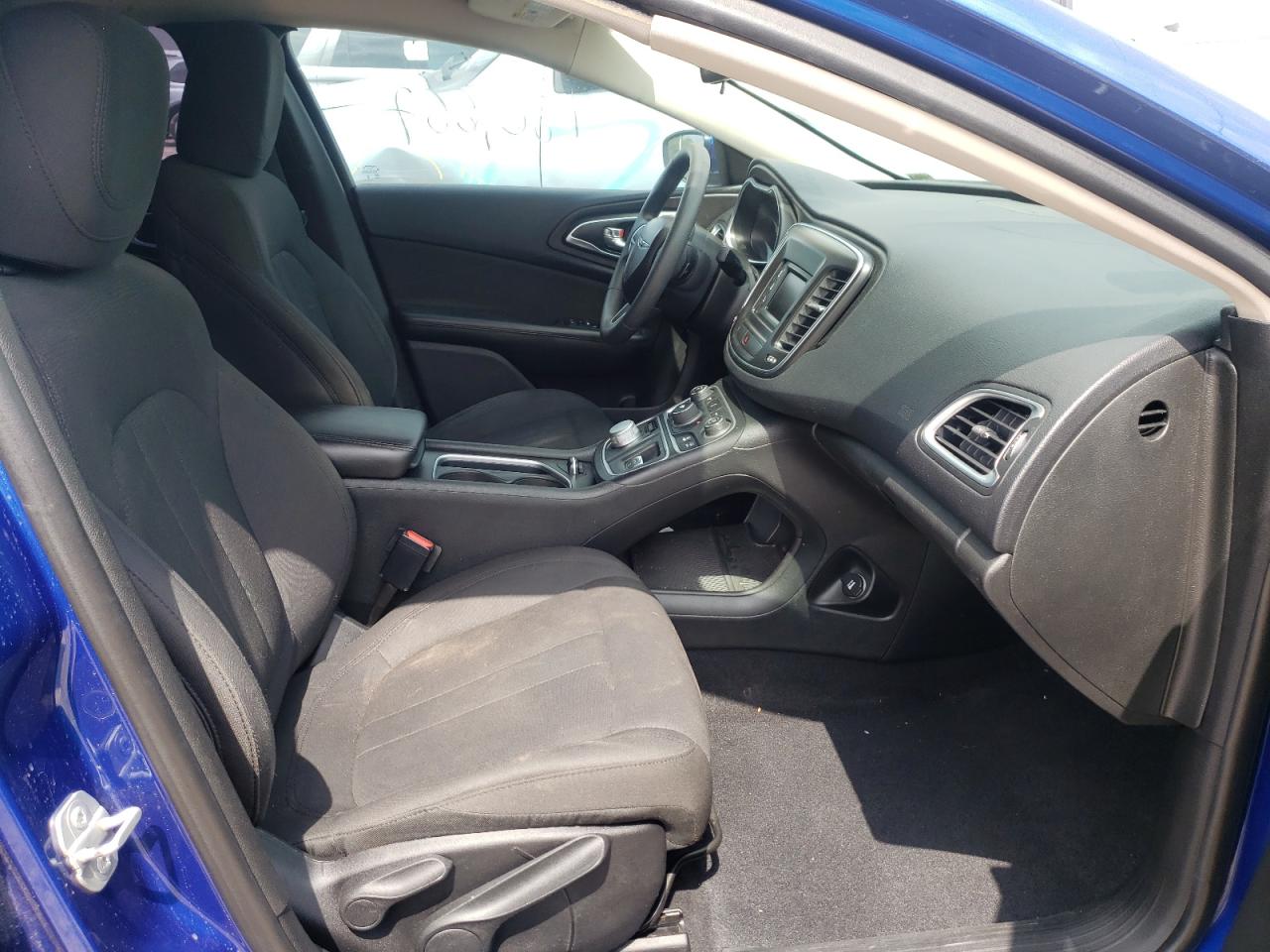Photo 5 from auction – 2016 CHRYSLER 200 LIMITE with VIN 1C3CCCAB0GN109646