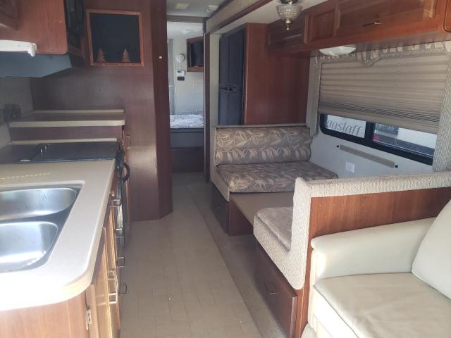 Photo 6 from auction – 2005 FLEETWOOD BOUNDER with VIN 5B4MP67G153408943