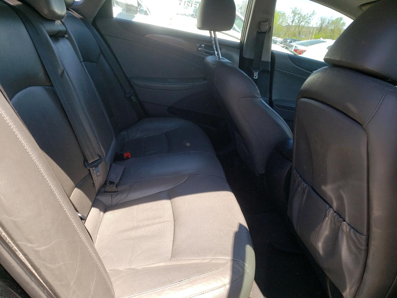 Photo 6 from auction – 2015 HYUNDAI SONATA HYB with VIN KMHEC4A49FA128001