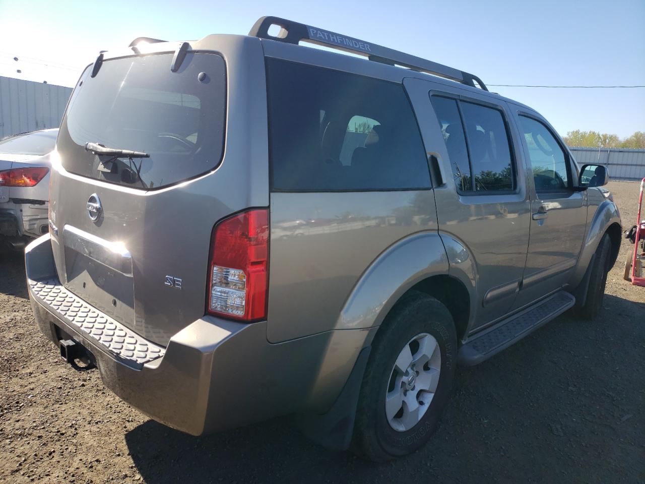 Photo 4 from auction – 2005 NISSAN PATHFINDER with VIN 5N1AR18W85C782736