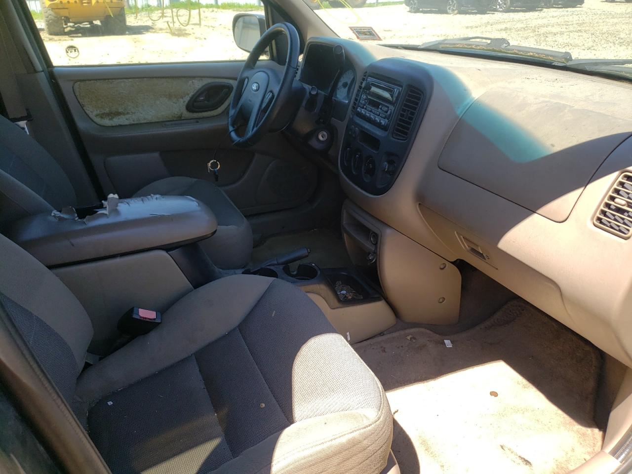 Photo 5 from auction – 2001 FORD ESCAPE XLT with VIN 1FMYU03141KE85157