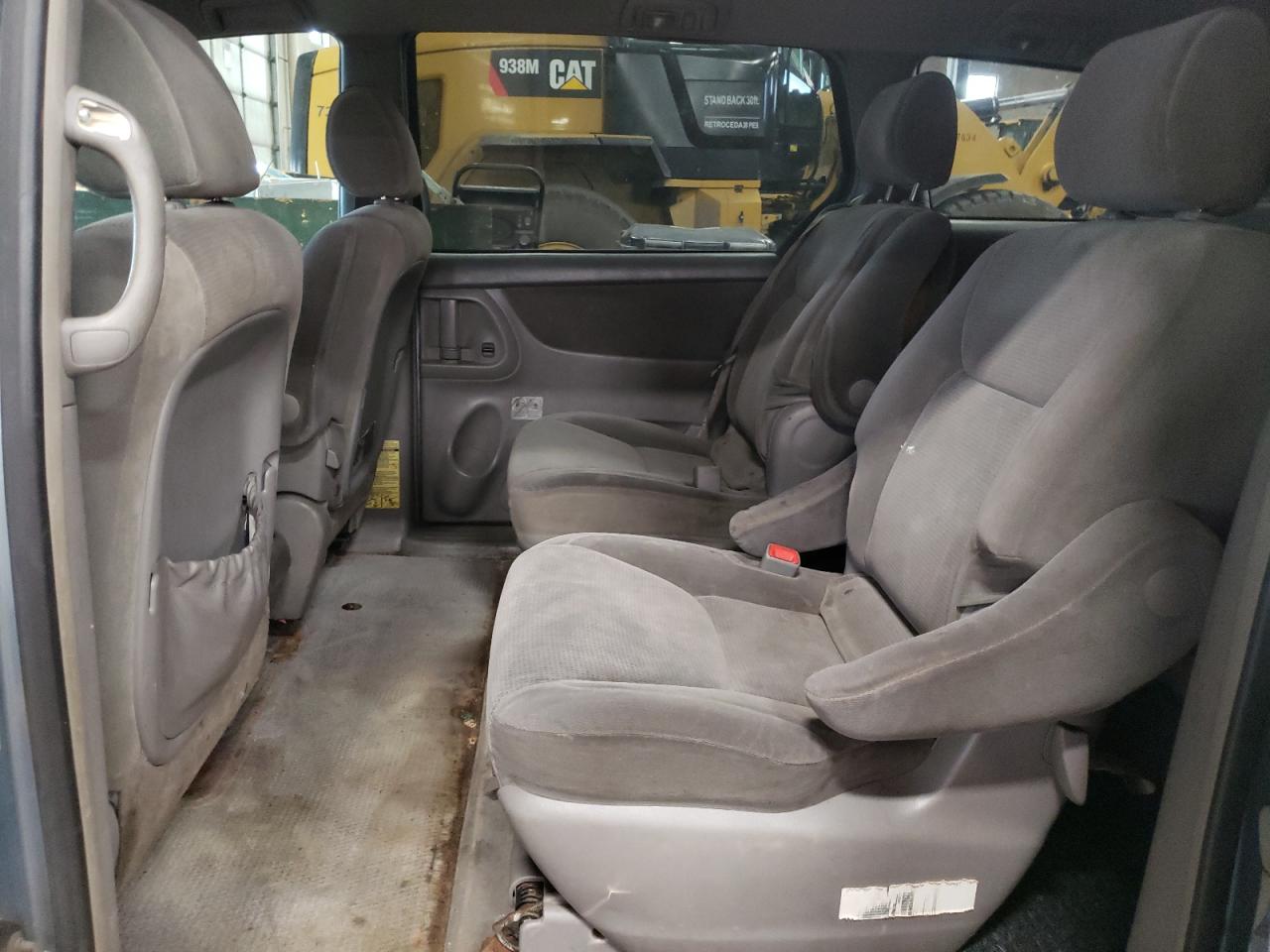 Photo 6 from auction – 2005 TOYOTA SIENNA CE with VIN 5TDZA23C95S279913