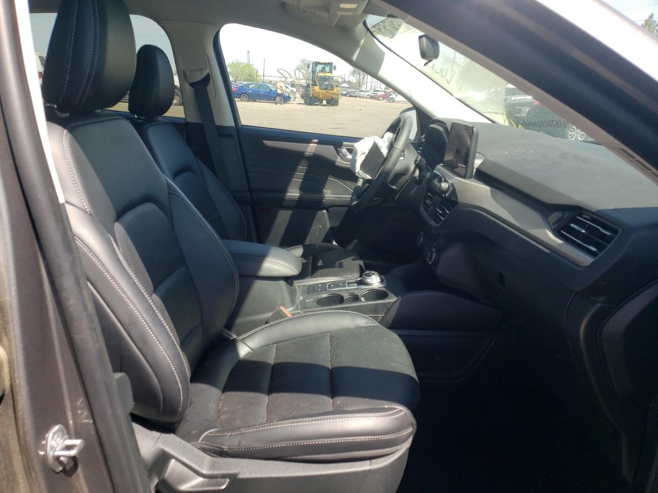Photo 5 from auction – 2021 FORD ESCAPE SEL with VIN 1FMCU9H64MUA63546