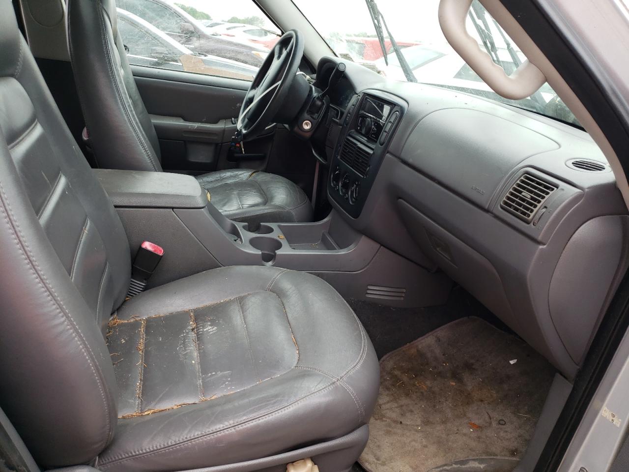 Photo 5 from auction – 2002 FORD EXPLORER X with VIN 1FMZU73E82UA69067