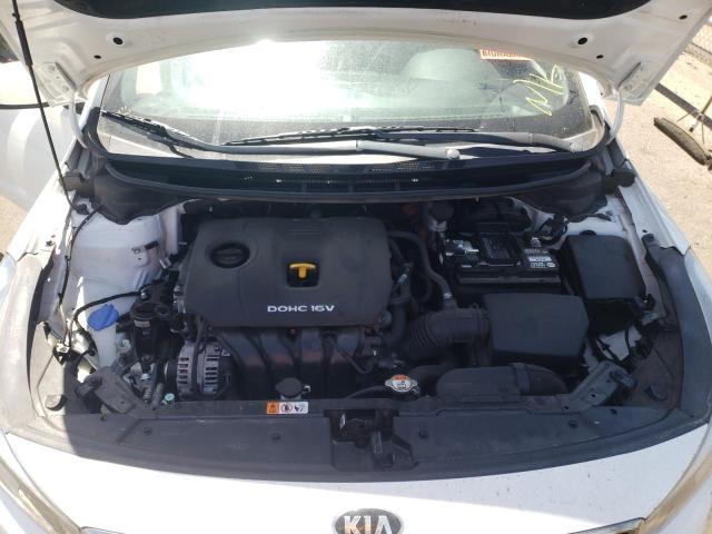 Photo 7 from auction – 2017 KIA FORTE LX with VIN 3KPFK4A7XHE055677