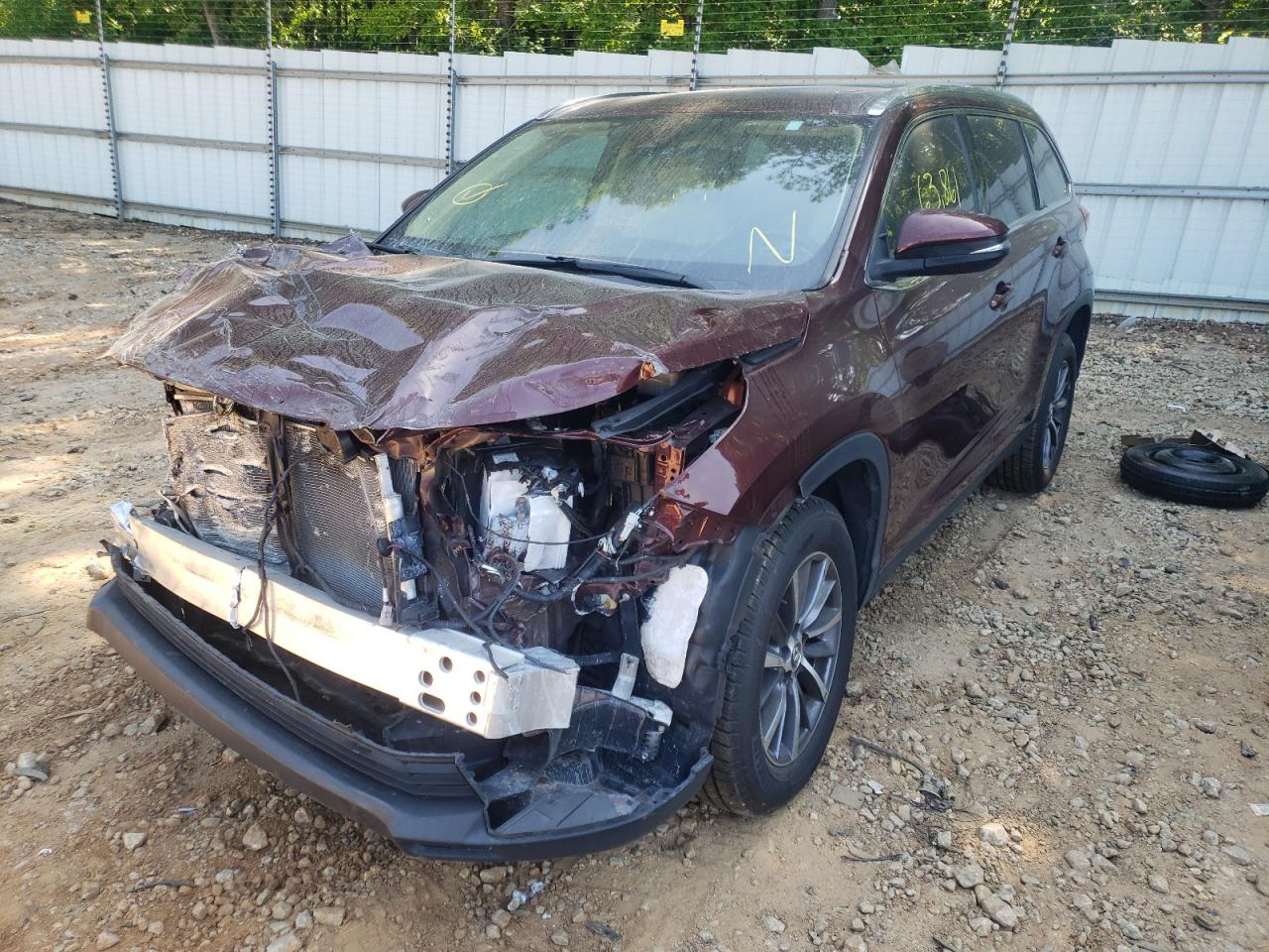 Photo 2 from auction – 2019 TOYOTA HIGHLANDER with VIN 5TDKZRFHXKS309197
