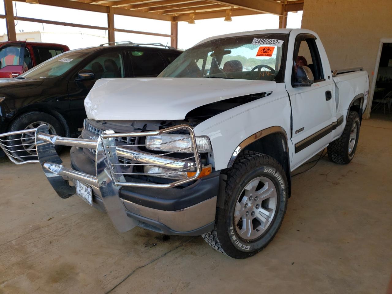 Photo 2 from auction – 2000 CHEVROLET SILVERADO with VIN 1GCEK14T2YZ357729