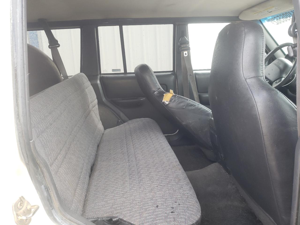 Photo 6 from auction – 2000 JEEP CHEROKEE S with VIN 1J4FF48S5YL203895