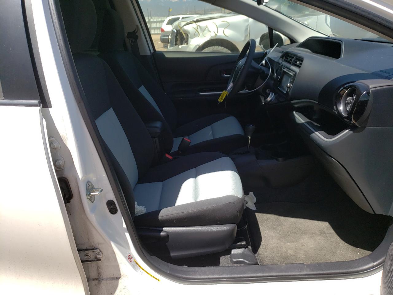 Photo 5 from auction – 2016 TOYOTA PRIUS C with VIN JTDKDTB3XG1116705