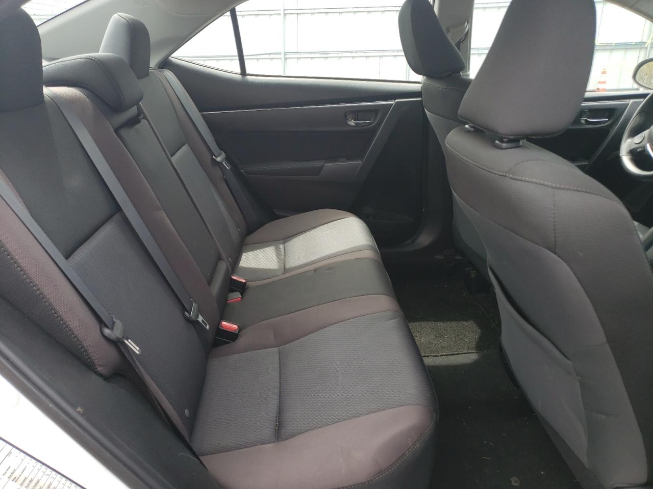 Photo 6 from auction – 2017 TOYOTA COROLLA L with VIN 5YFBURHEXHP579212