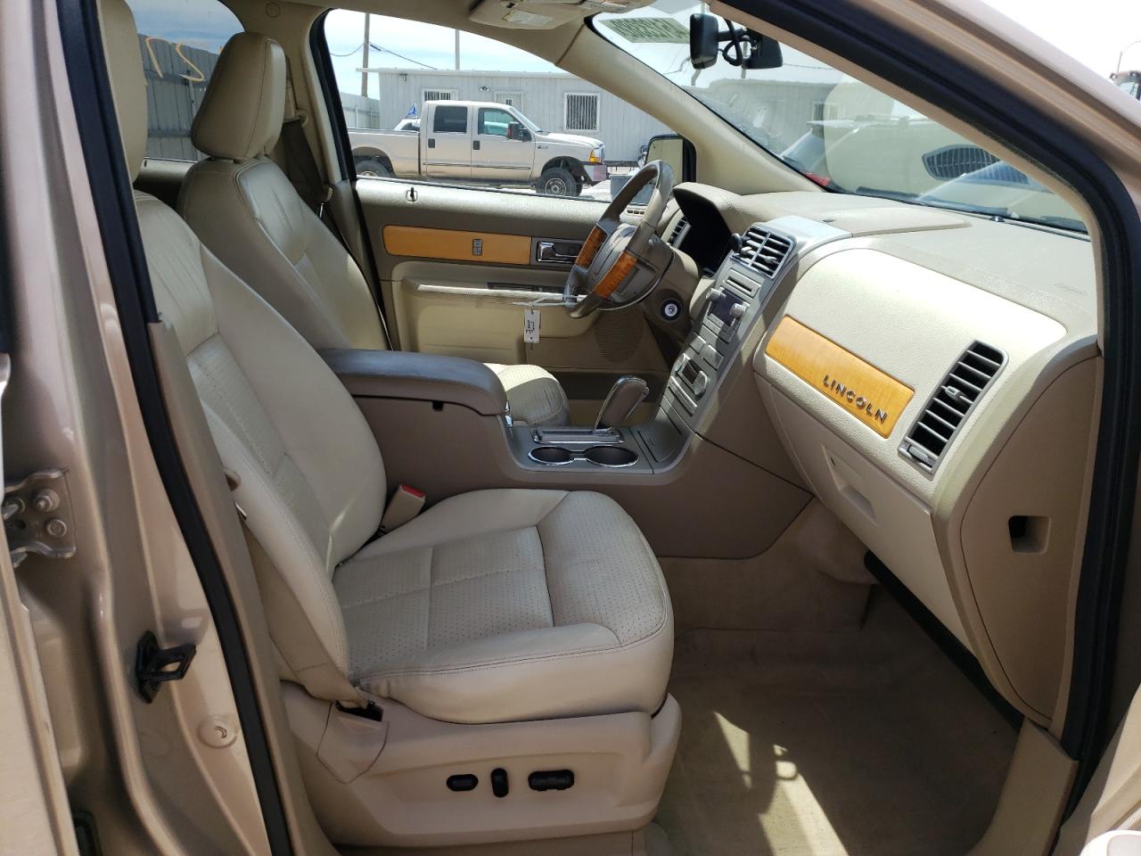 Photo 19 from auction – 2007 LINCOLN MKX with VIN 2LMDU88C17BJ25696