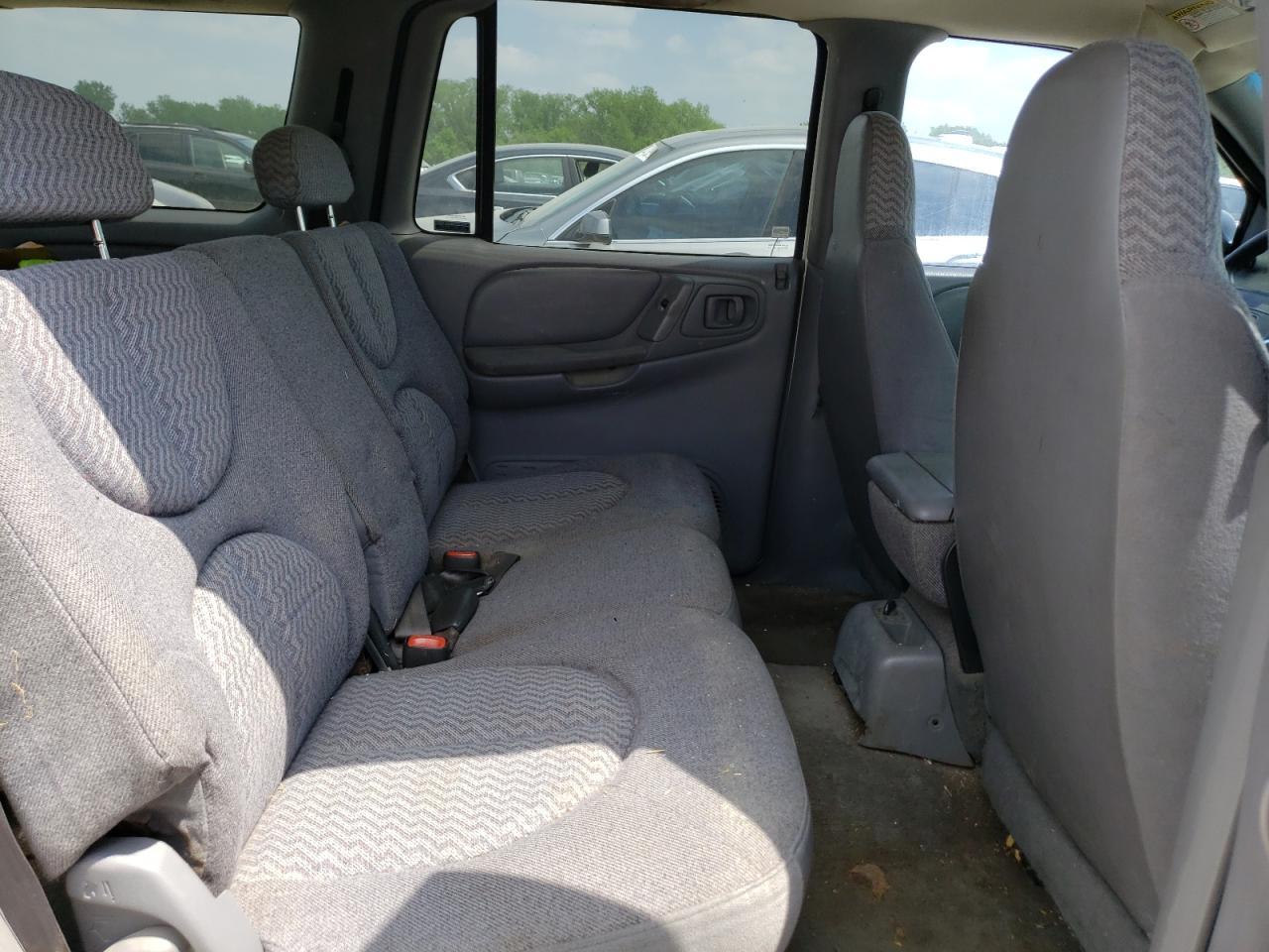 Photo 6 from auction – 2000 DODGE DURANGO with VIN 1B4HR28Y2YF234340