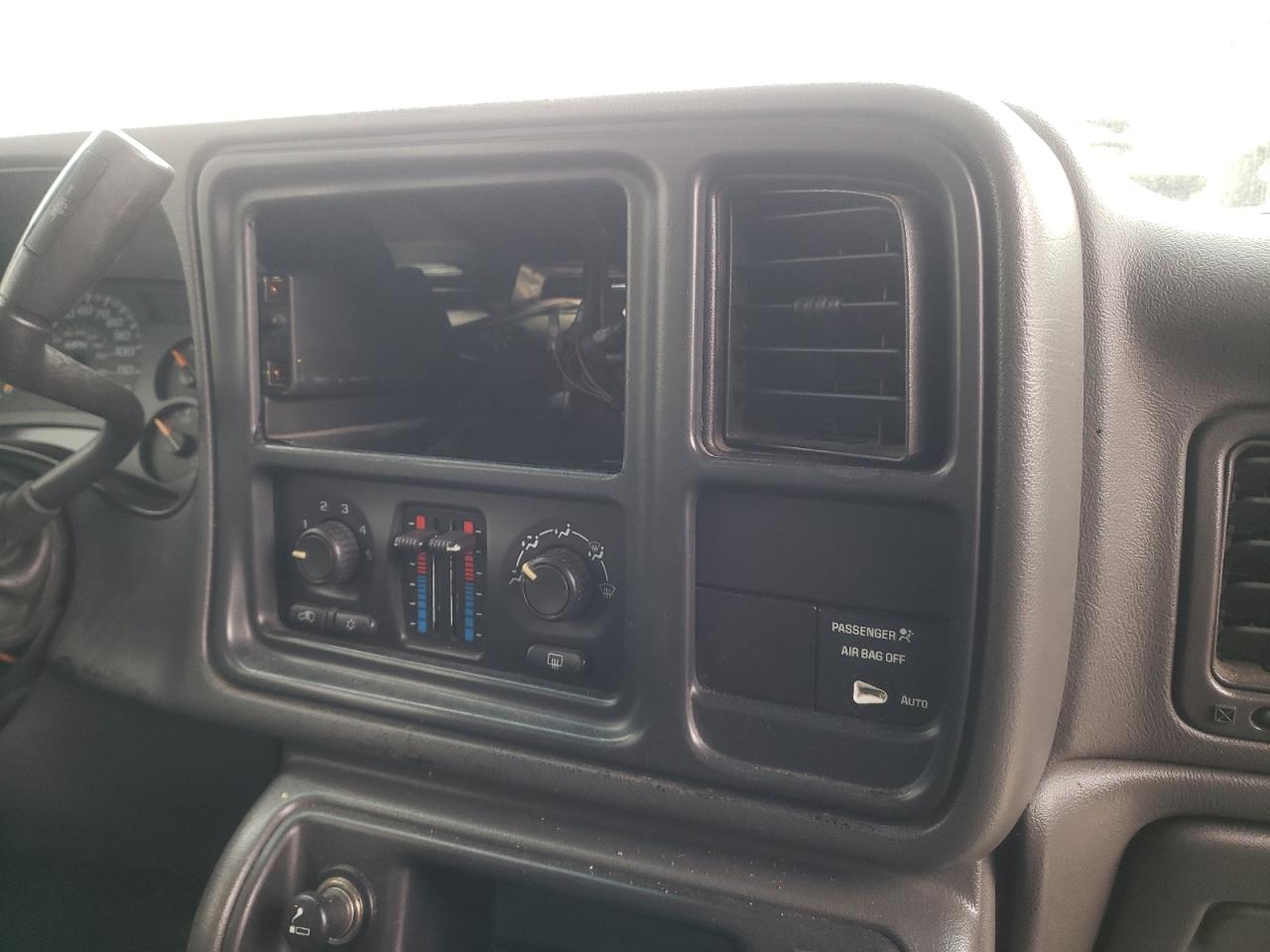 Photo 20 from auction – 2003 CHEVROLET SILVERADO with VIN 1GCEK19T33E166989