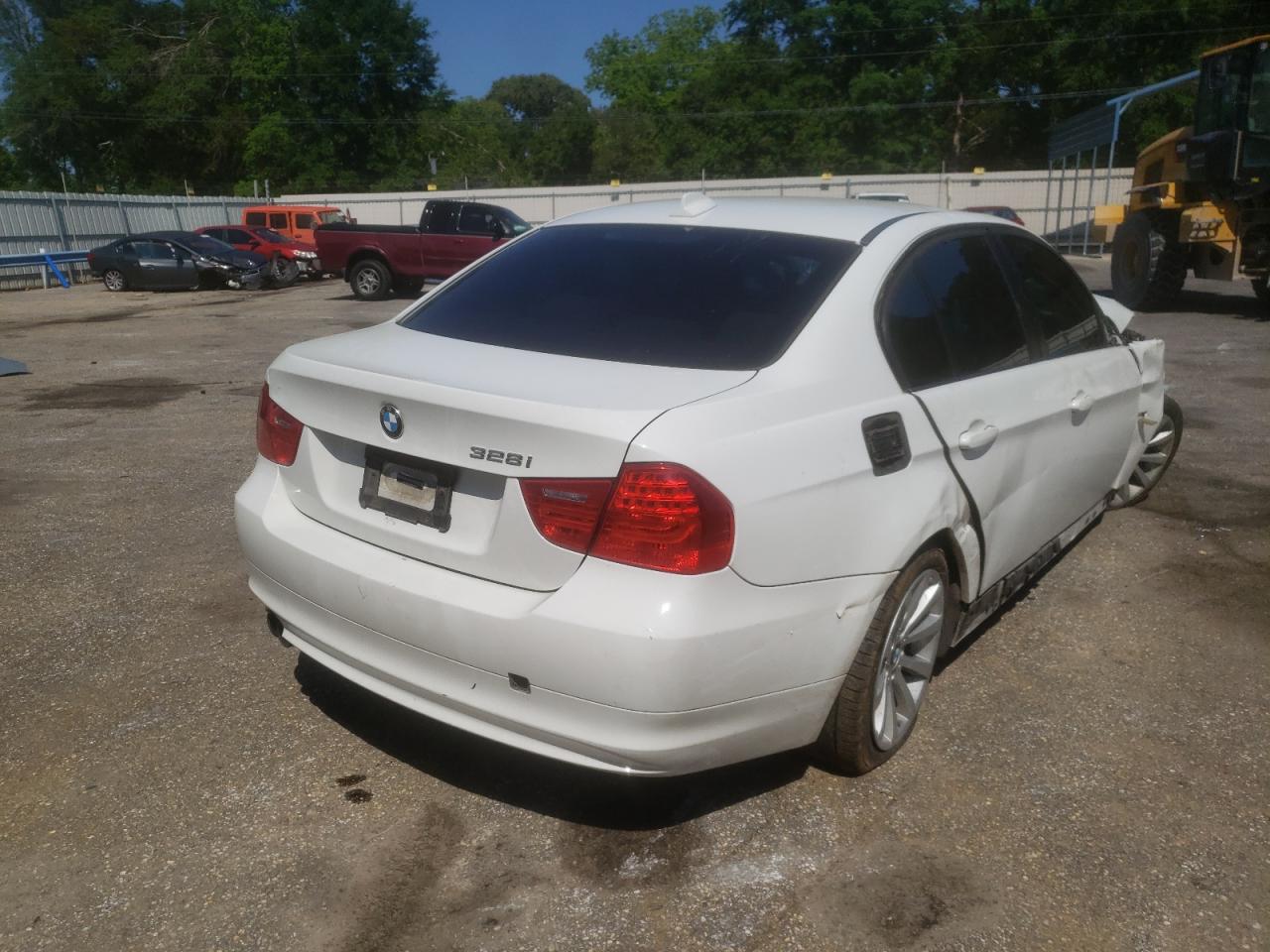 Photo 4 from auction – 2011 BMW 328 I with VIN WBAPH7C50BE678578
